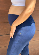 Cargar imagen en el visor de la galería, Blue Jean Moscú