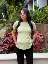Cargar imagen en el visor de la galería, Camiseta Caro
